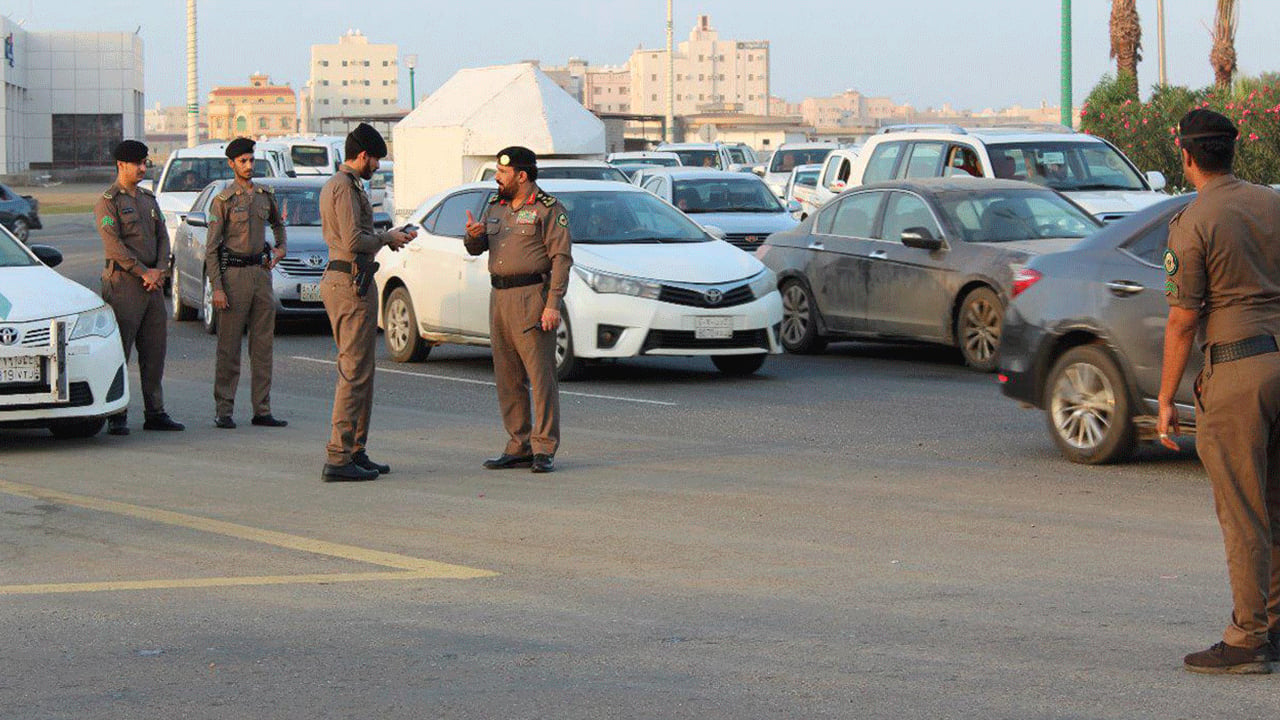 بالفيديو.. «مرور جازان» يطيح بسائق فحَّط في حديقة عامة بالداير