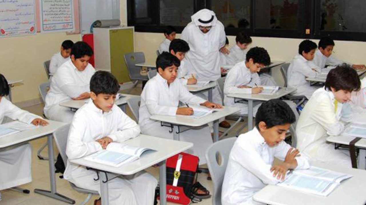 معلم بالأفلاج يكتشف «خطأ» في كتاب التوحيد للصف الخامس الابتدائي