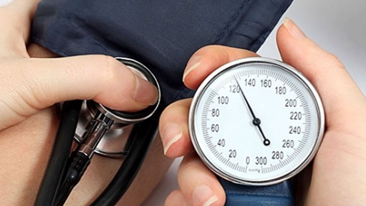 دراسة حديثة توضح علاقة الرجال بارتفاع ضغط المرأة