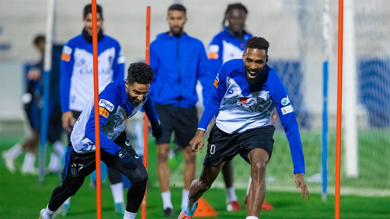 الهلال في مهمة شاقة للحفاظ على الصدارة أمام الرائد