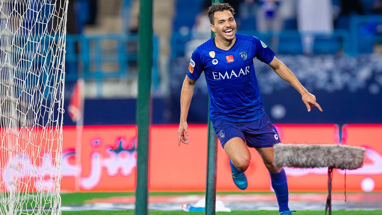 الشوط الأول.. الهلال يتقدم على ضيفه الرائد بثنائية نظيفة