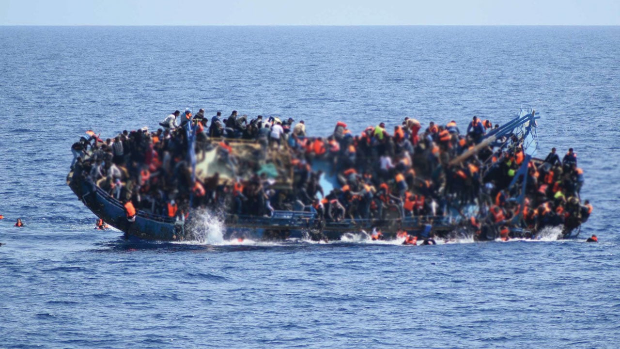 مصرع 14 شخصًا إثر غرق سفينة للاجئي الروهينجا في بنجلاديش