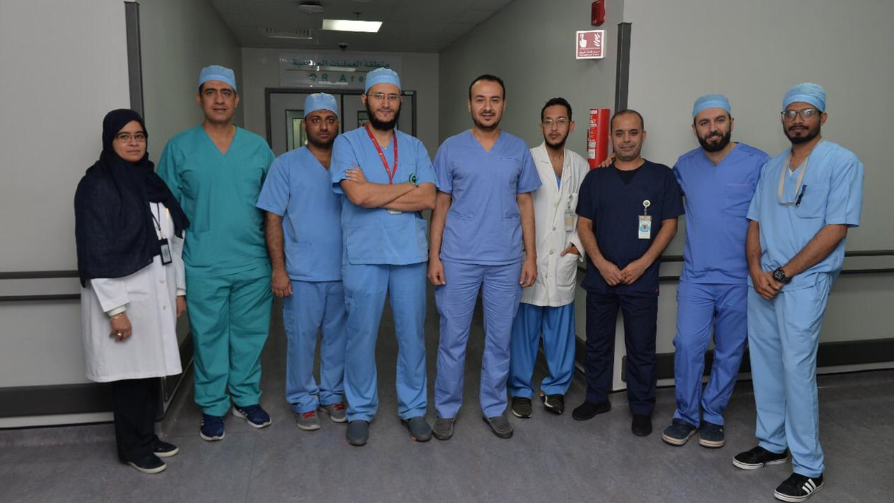 استئصال ورم بالدماغ لخمسيني بكامل وعيه بمدينة الملك عبدالله الطبية