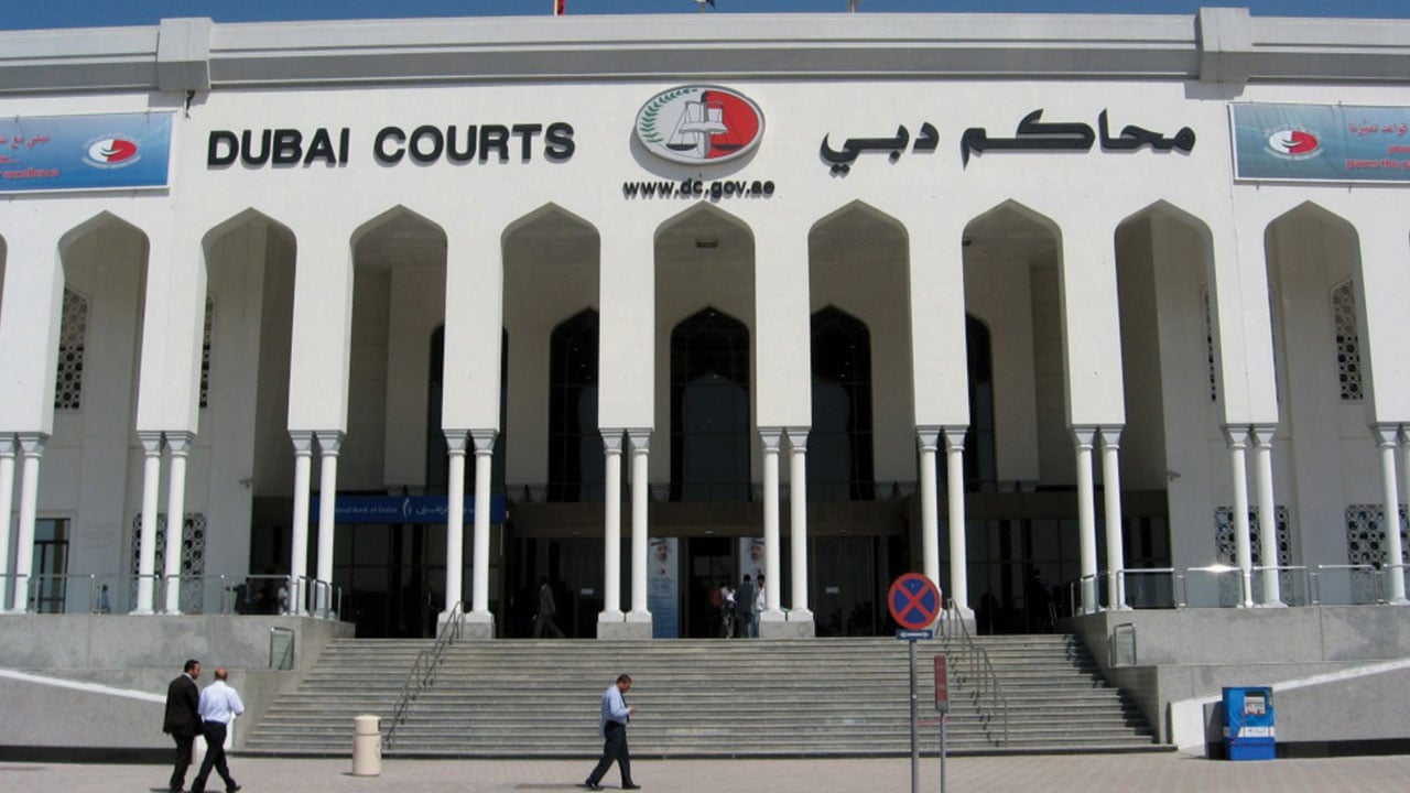 «باسوورد ساذج» يتسبب في ابتزاز شابين لطالبة خليجية بالإمارات