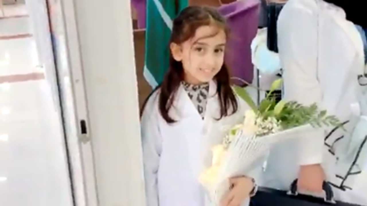 والد الطفلة رسيل يكشف لـ«عاجل» قصتها مع عضو مجلس شورى و«باقة الورد»