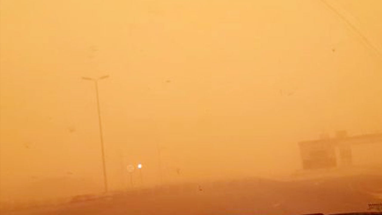 الحصيني ينبه سكان الرياض لأتربة وغبار: أغلقوا النوافذ