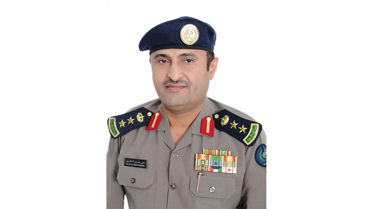 تنفيذًا للأمر الملكي.. مدير «مدني مكة» يُقلد عددًا من الضباط رتبهم الجديدة