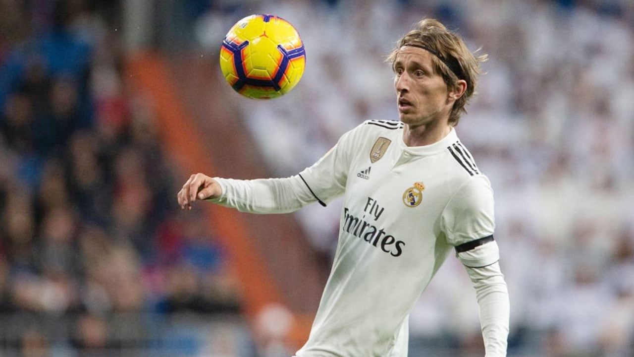 ريال مدريد يعثر على خليفة مودريتش في قاع الدوري الإيطالي