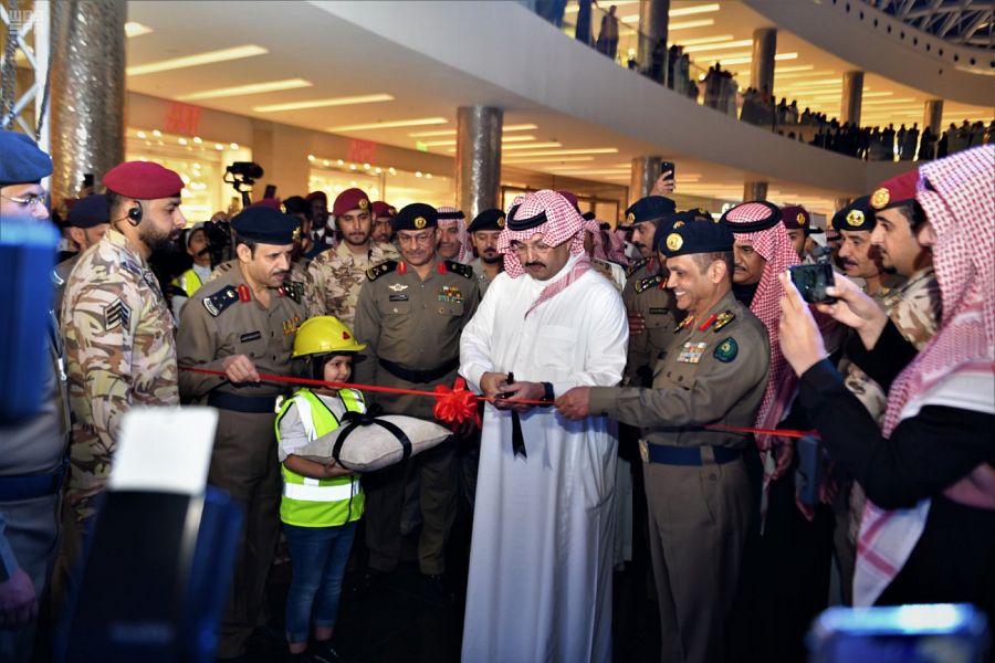 بالصور.. أمير عسير يدشن فعاليات الاحتفال باليوم العالمي للدفاع المدني بالمنطقة