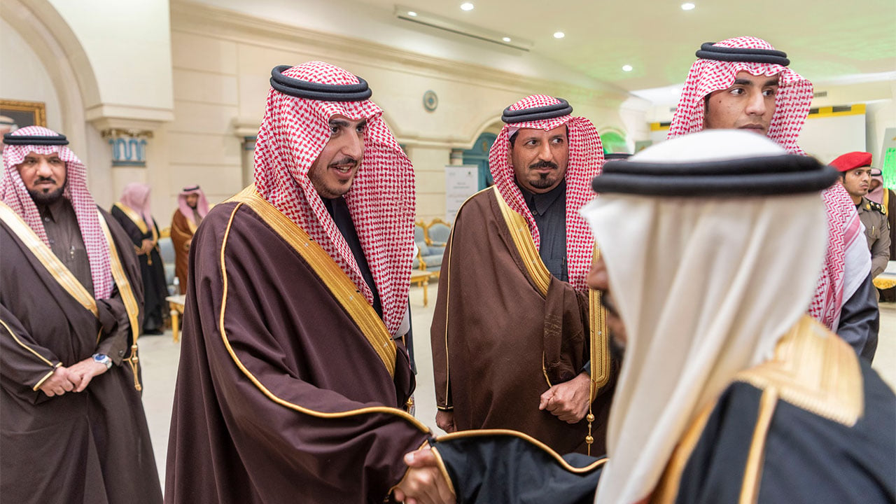 أمير الجوف يعقد الجلسة الحوارية الرابعة مع مدير عام البيئة والمياه والزراعة بالمنطقة