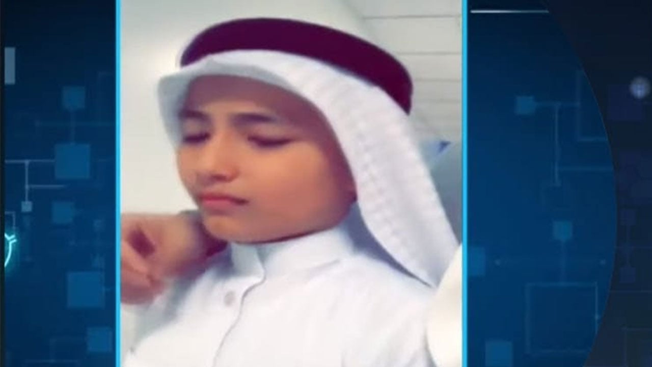 فيديو يوثق لحظة خروج طفل من نهائيات مسابقة قرآنية