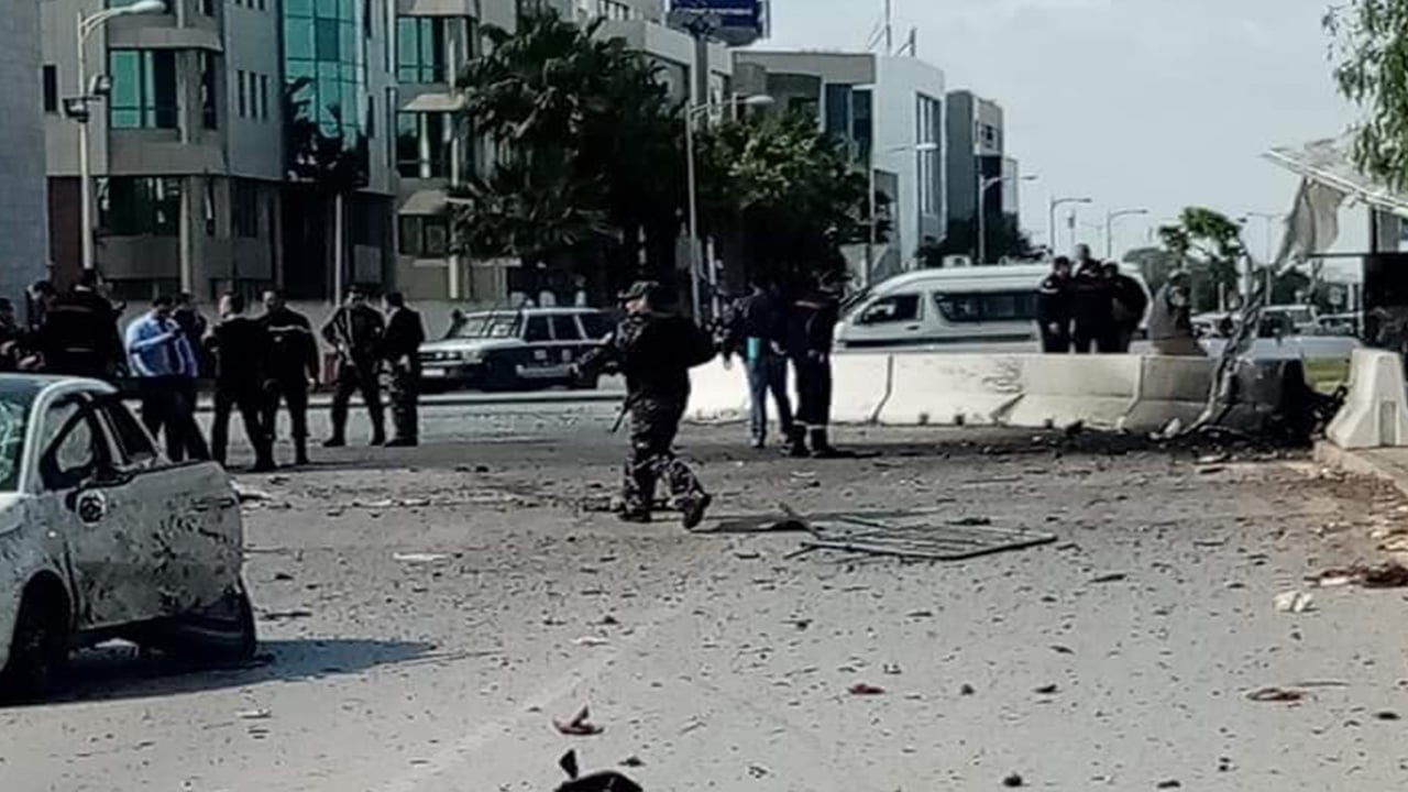 بالصور.. إرهابي يفجر نفسه قرب السفارة الأمريكية بتونس