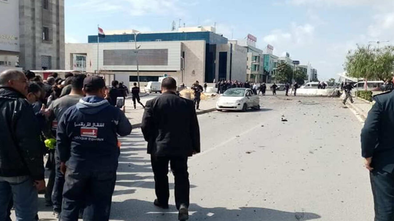 السفارة الأمريكية بتونس تعلق على التفجير الإرهابي.. وإصابة 5 أمنيين