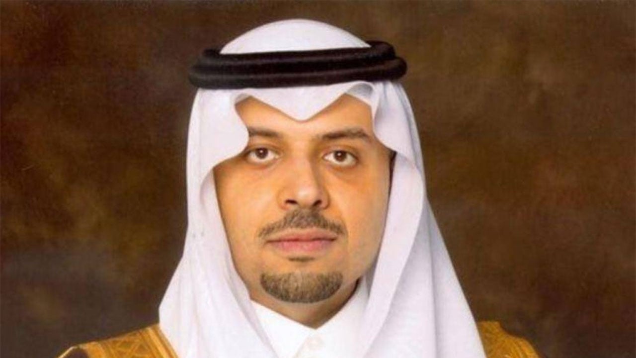 أمير الحدود الشمالية يوجه باستمرار إنجاز خدمات المواطنين إلكترونيًا