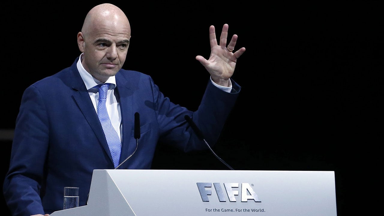 «فيفا» يرد على تأجيل «يورو 2020».. ويعيد النظر في مونديال الأندية