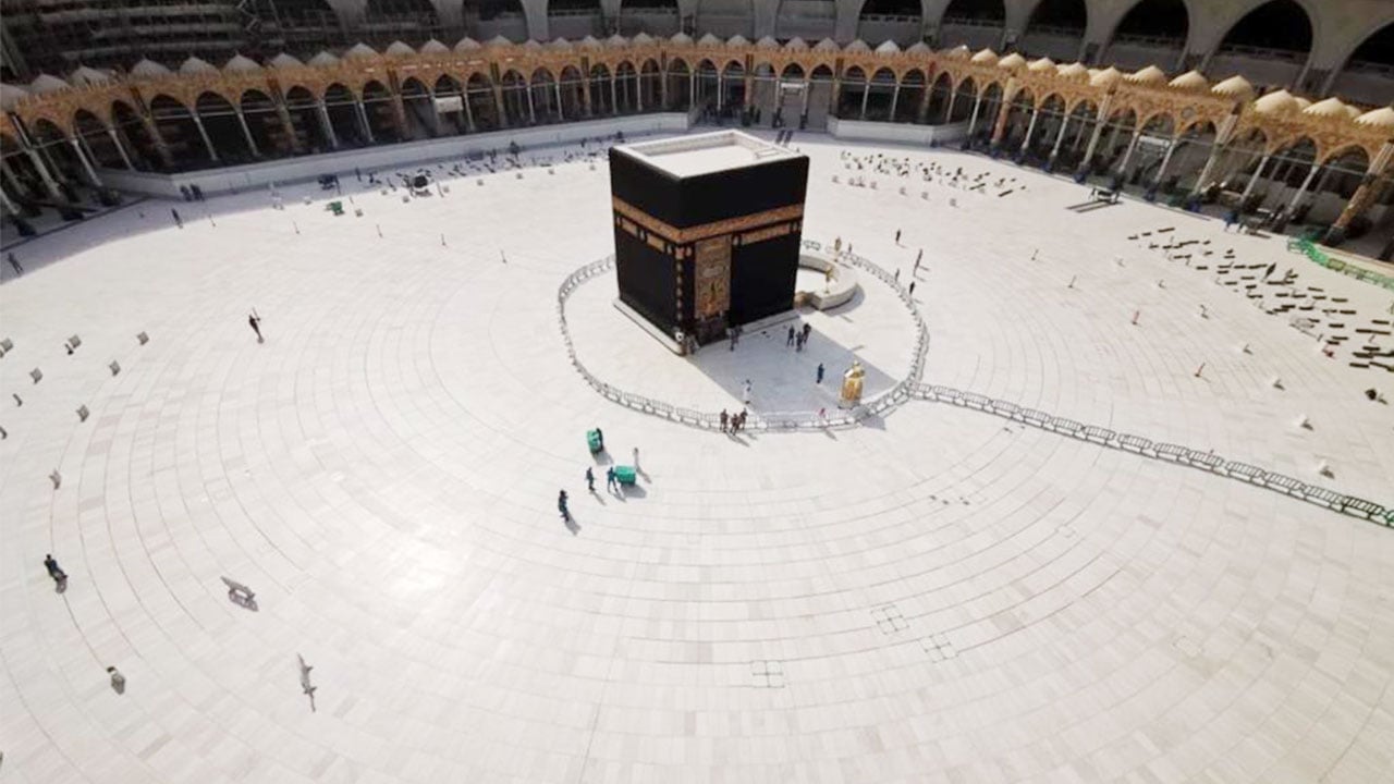 رفعًا لمستوى الاحترازات.. تعليق الصلاة والتواجد بساحات الحرمين والمسجد النبوي