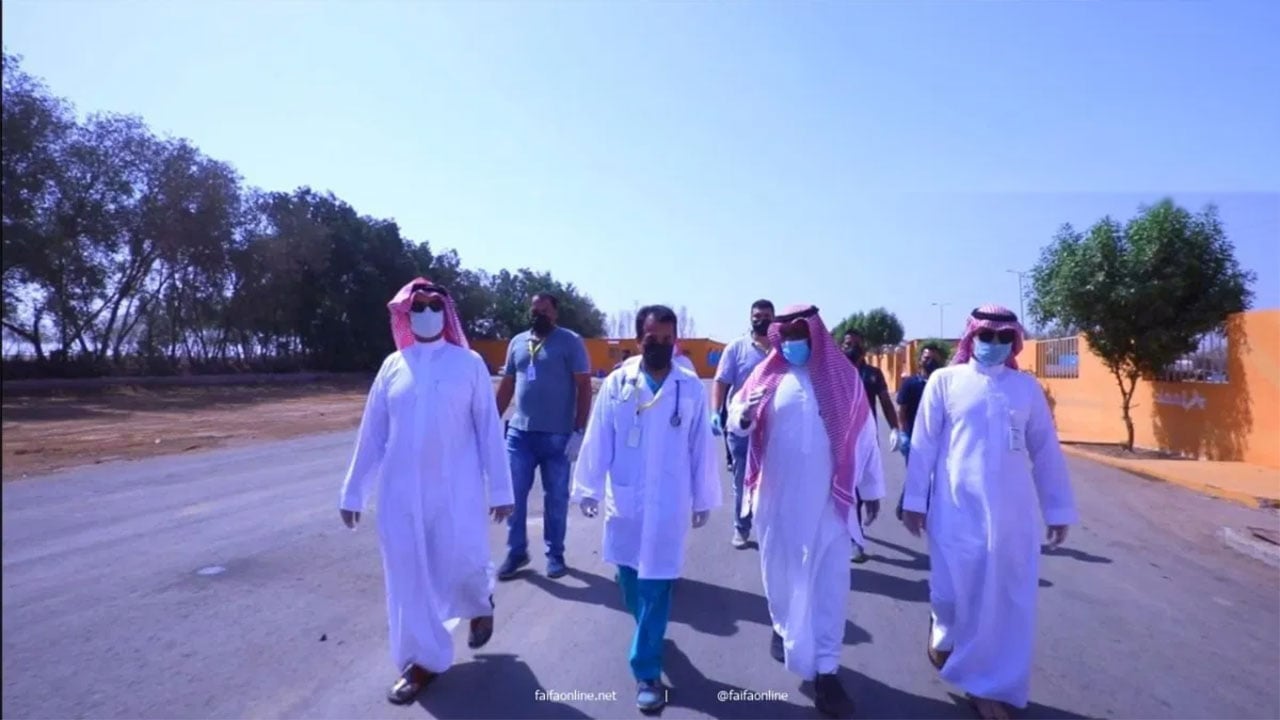 أمين منطقة جازان يوجه بمضاعفة الإجراءات الاحترازية وتطبيق اشتراطات لائحة مساكن العمال بالصور