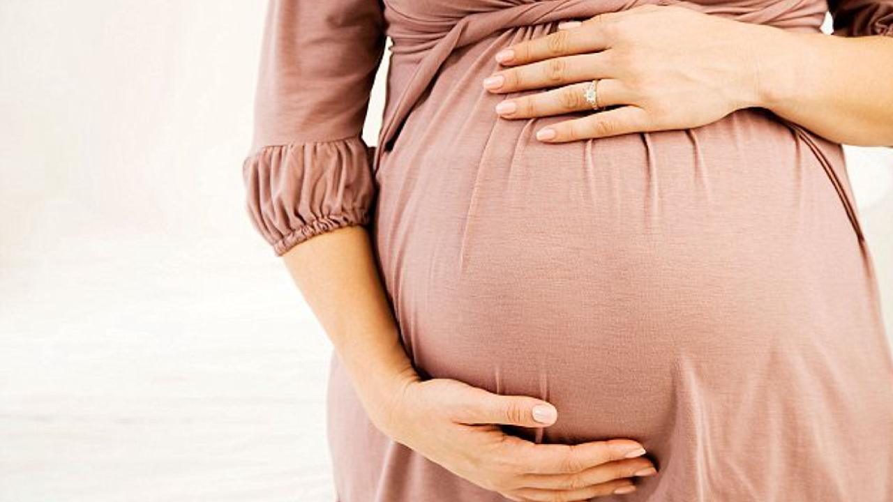كبيرة الأطباء تنصح الاسكتلنديين بتأجيل الحمل بسبب تفشي كورونا