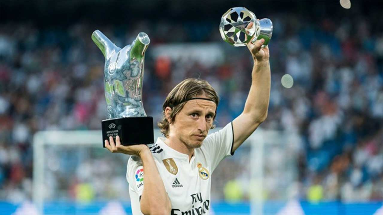 ريال مدريد يسعى إلى التعاقد مع دي بروين لخلافة مودريتش