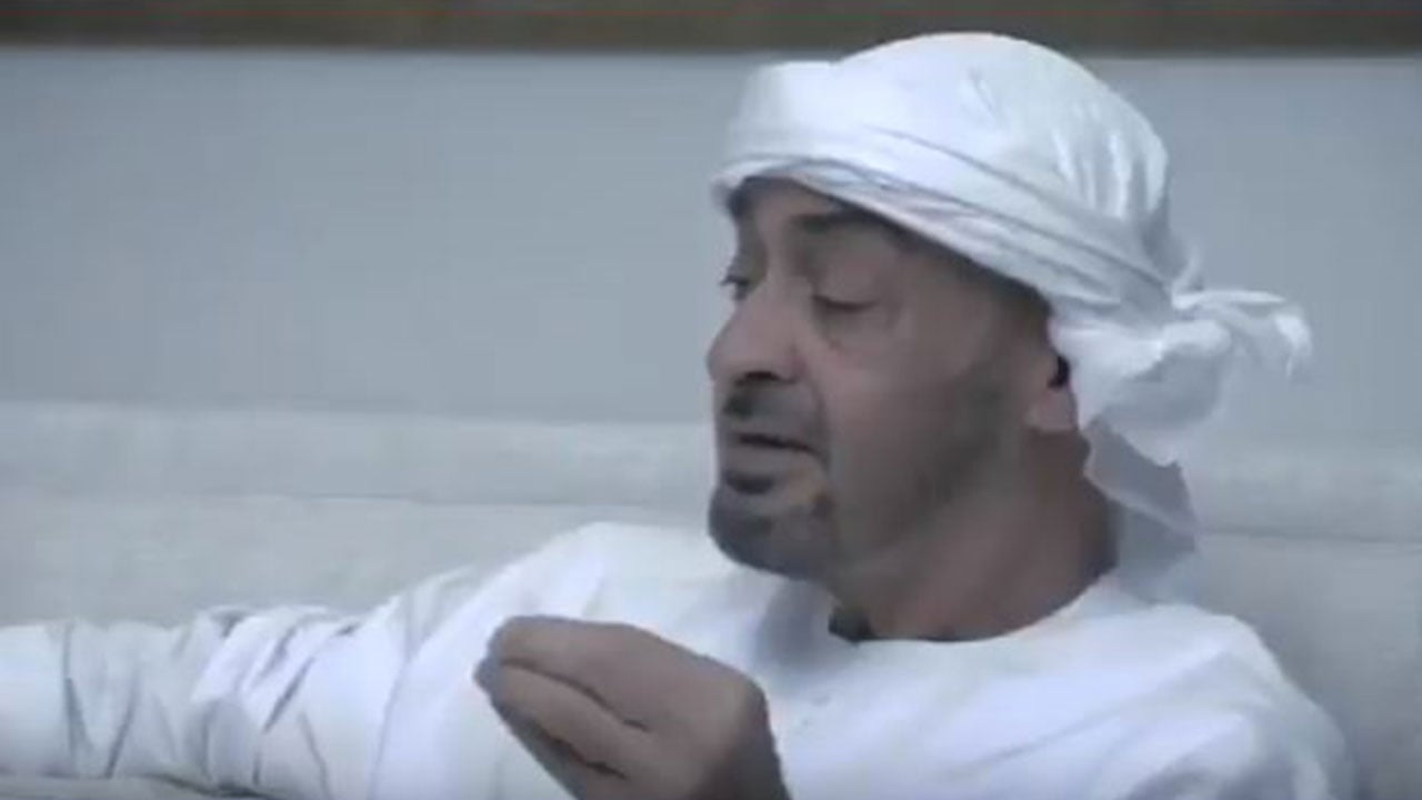 بالفيديو.. هكذا تفاعل الشيخ محمد بن زايد مع أداء مقيمين للنشيد الإماراتي
