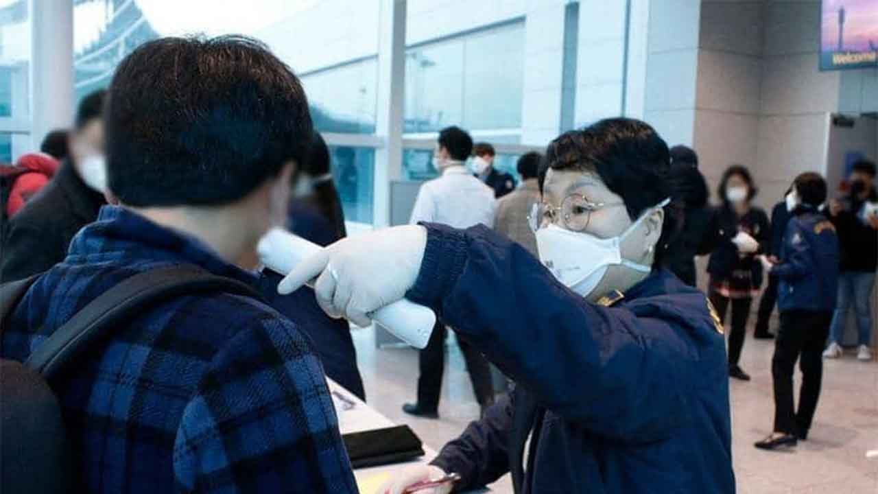 اليابان تعتزم إعلان حالة الطوارئ بسبب زيادة تفشي كورونا