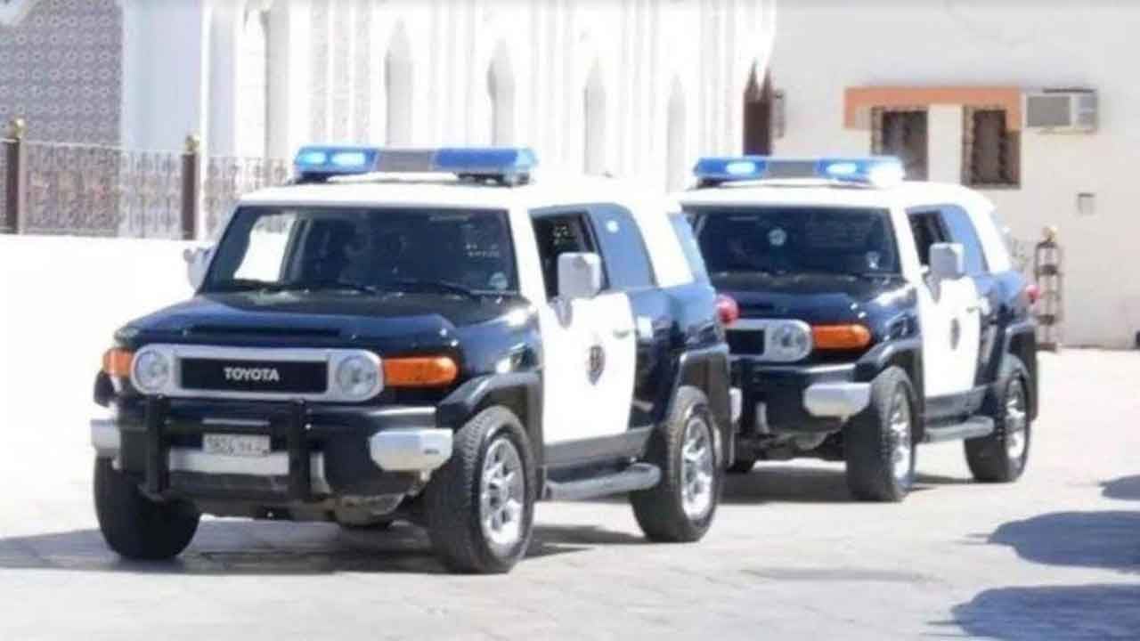 شرطة الرياض تطيح بشخص ظهر في مقاطع فيديو بحديث ينافي القيم والأخلاق