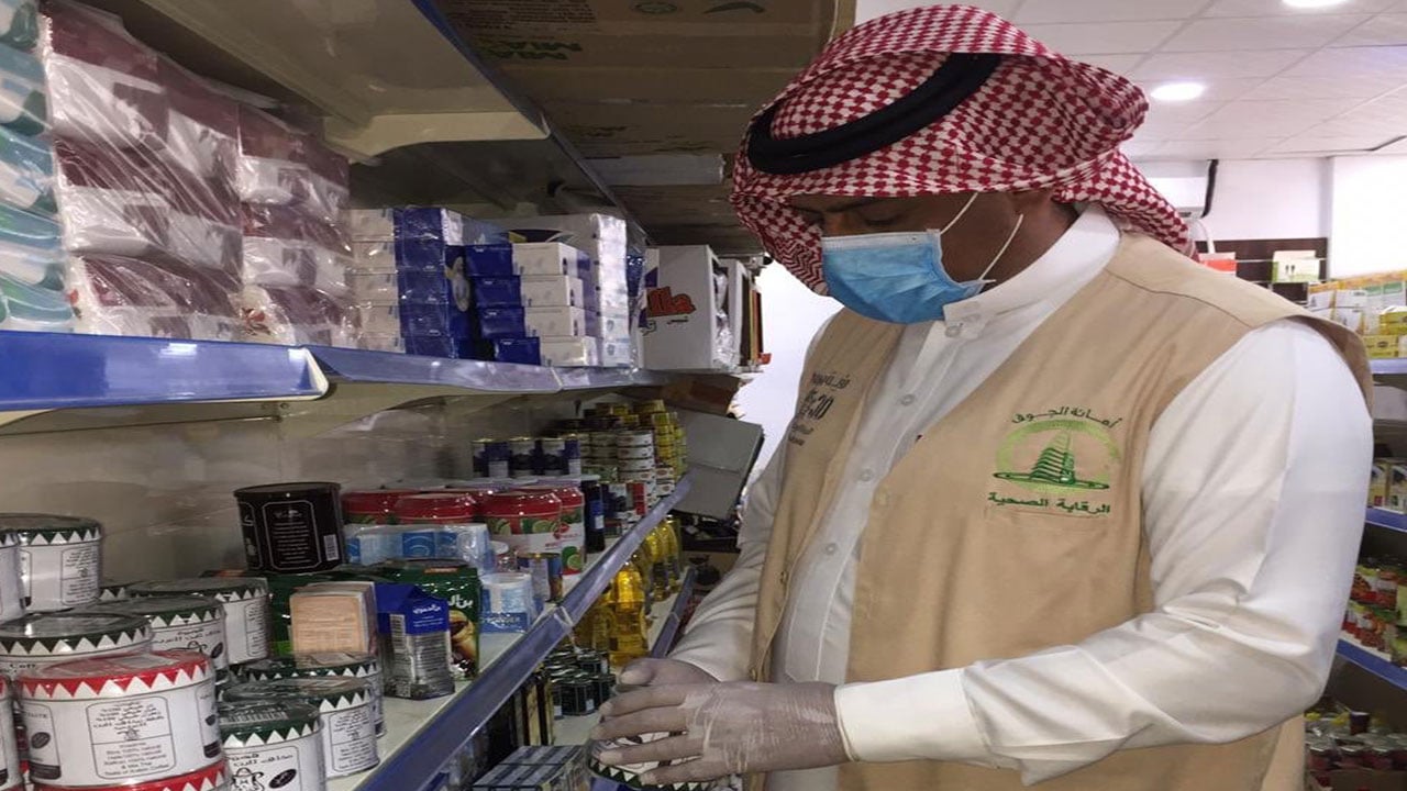 أمانة الجوف تواصل حملاتها الرقابية على المحلات والمرافق المخالفة