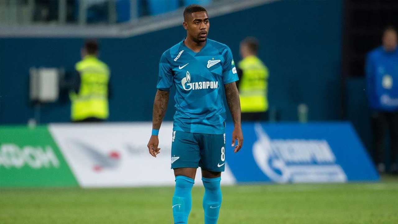 شاهد.. زينيت الروسي يستخدم طائرة بدون طيار لإيصال جائزة لاعب الشهر