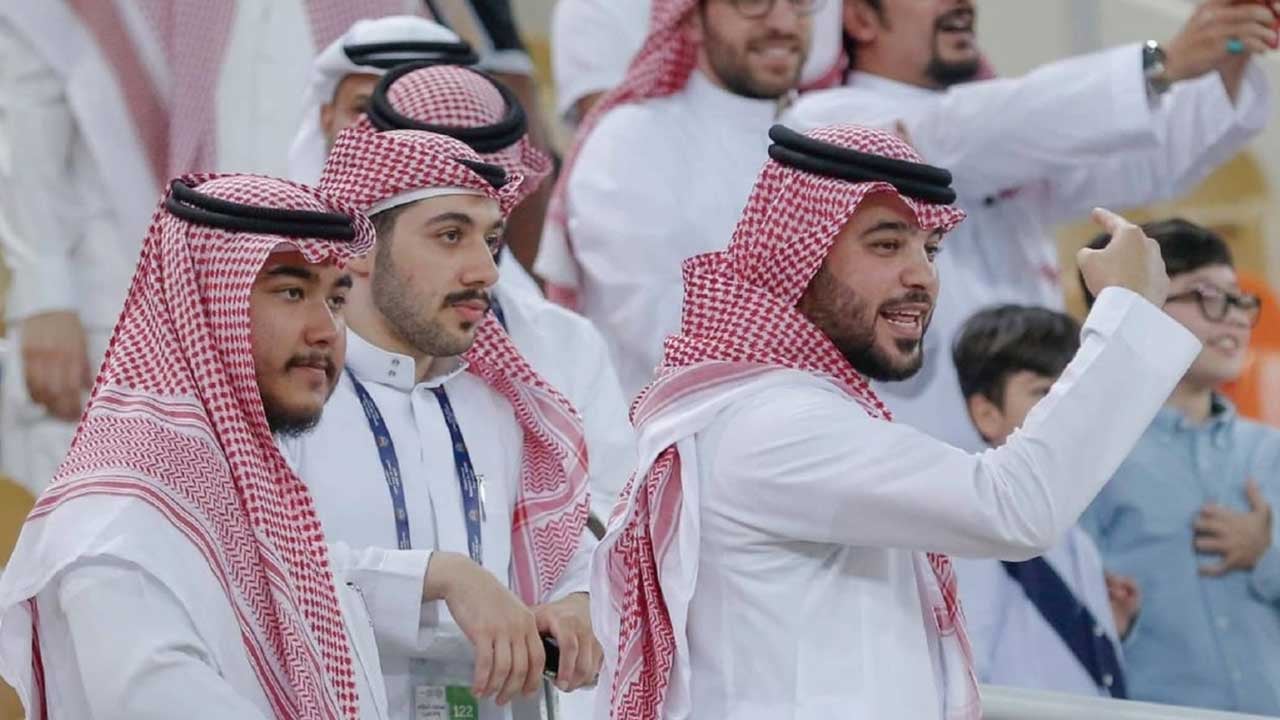 الوحدة يناقش مستقبل الأجانب.. ويحسم ملف العقود