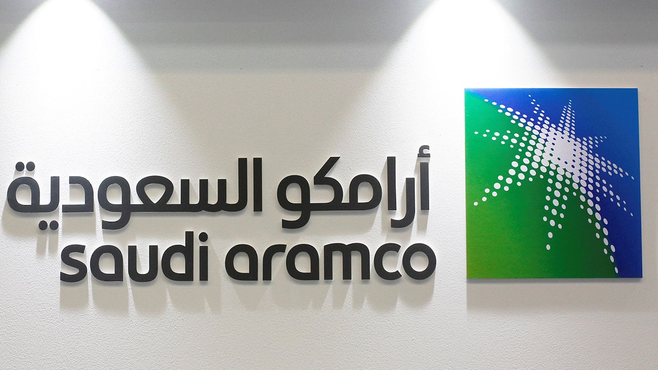 أرامكو تنفي تقديم أية عروض لتأجيل المدفوعات المتعلقة بعقود مبيعاتها من النفط الخام
