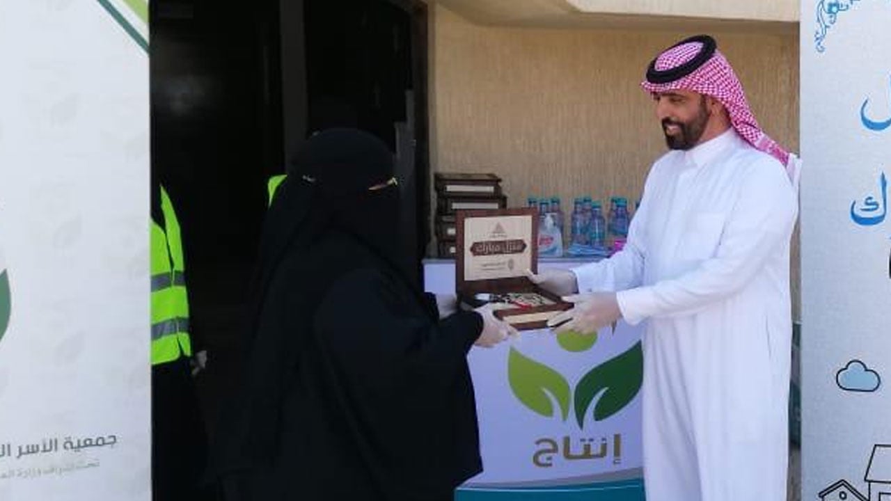 تسليم مفاتيح وحدات الإسكان التنموي لعدد من الأسر المستحقة بمنطقة حائل