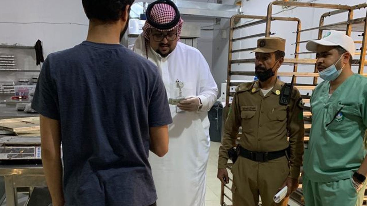 ضبط 37 مخالفة لنظام العمل والإقامة خلال حملات موسعة على منطقة الرياض