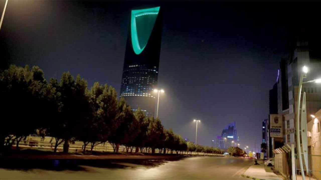 رفع منع التجول جزئيًا بجميع مناطق المملكة باستثناء مكة وبعض الأحياء
