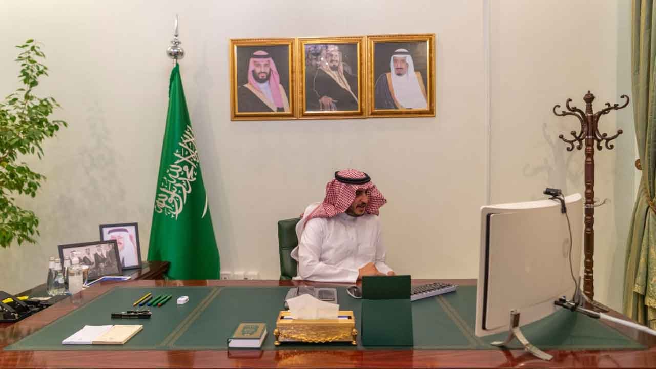 أمير الجوف يتابع حالة المصابين بكورونا مع غرفة العمليات المشتركة