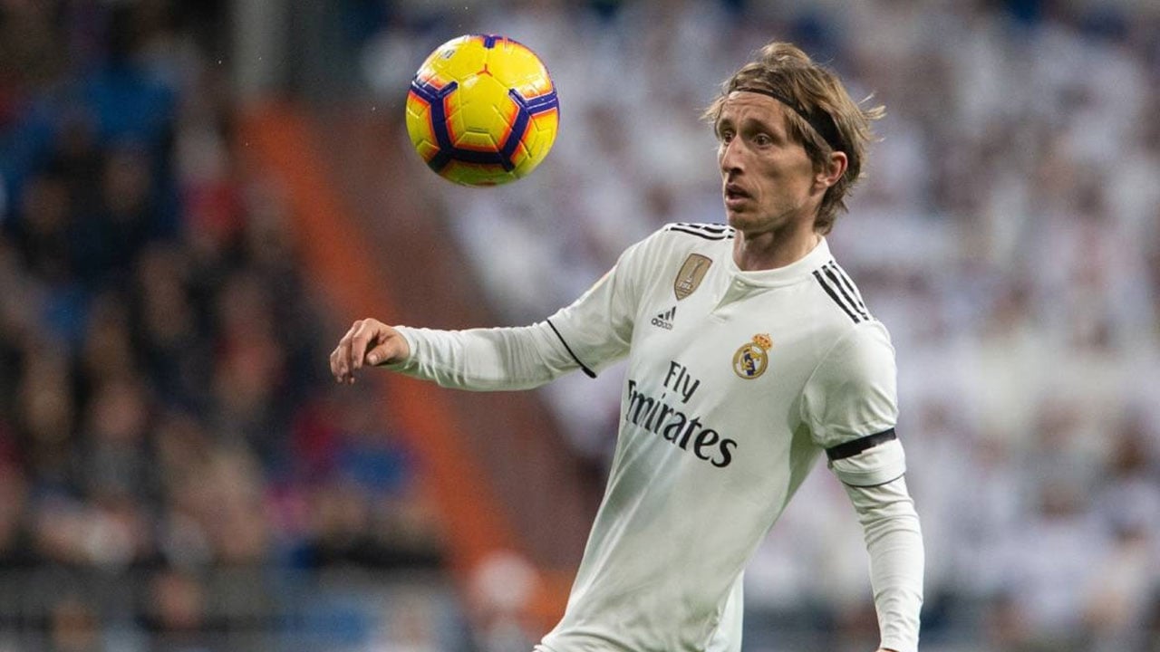 مستقبل مودريتش يشعل الخلاف بين زيدان وإدارة ريال مدريد
