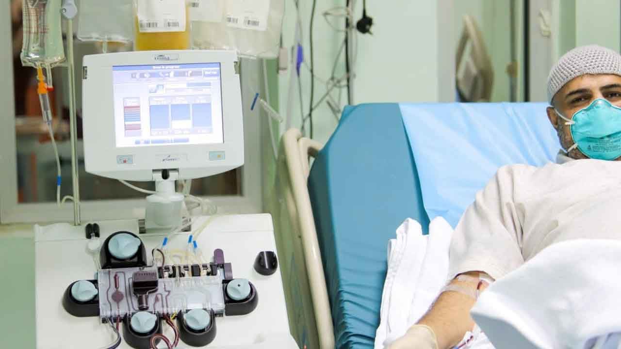 بالصور.. «صحة المدينة» تستقبل أول متعافٍ من كورونا للتبرع ببلازما الدم