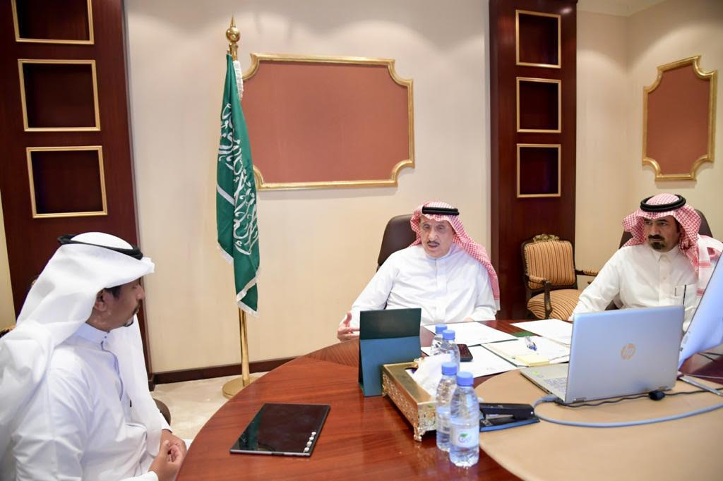 بالصور.. أمير جازان يشيد بجهود «تعليم صبيا» لمواجهة تعليق الدراسة وكورونا