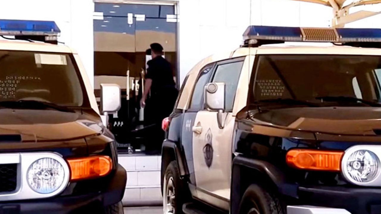 شرطة القصيم توقف مواطنًا انتحل صفة رجل أمن لسلب العمال