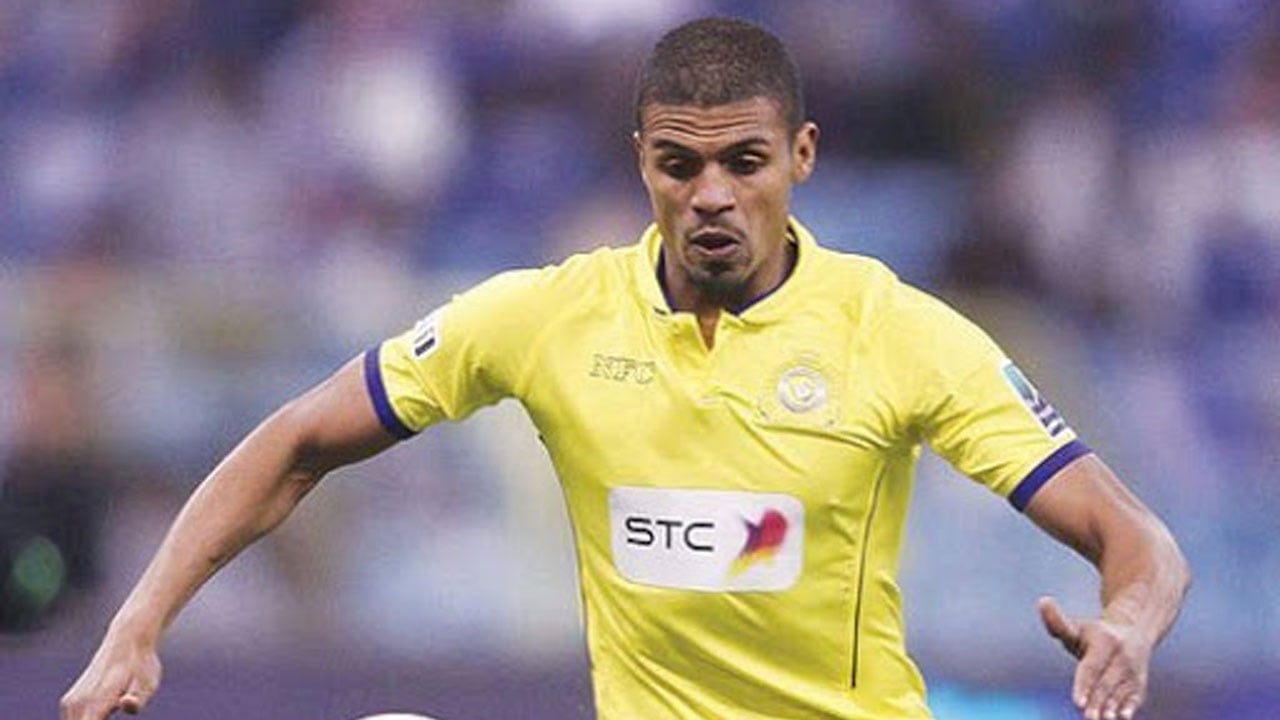 مدافع النصر السابق يروي تفاصيل "الخيانة" قبل مواجهة الهلال