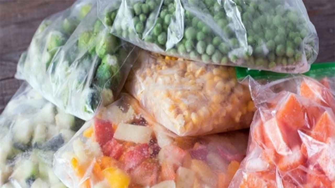 إنفوجراف.. «الغذاء والدواء» توجه 7 نصائح عند شراء الأطعمة المجمدة