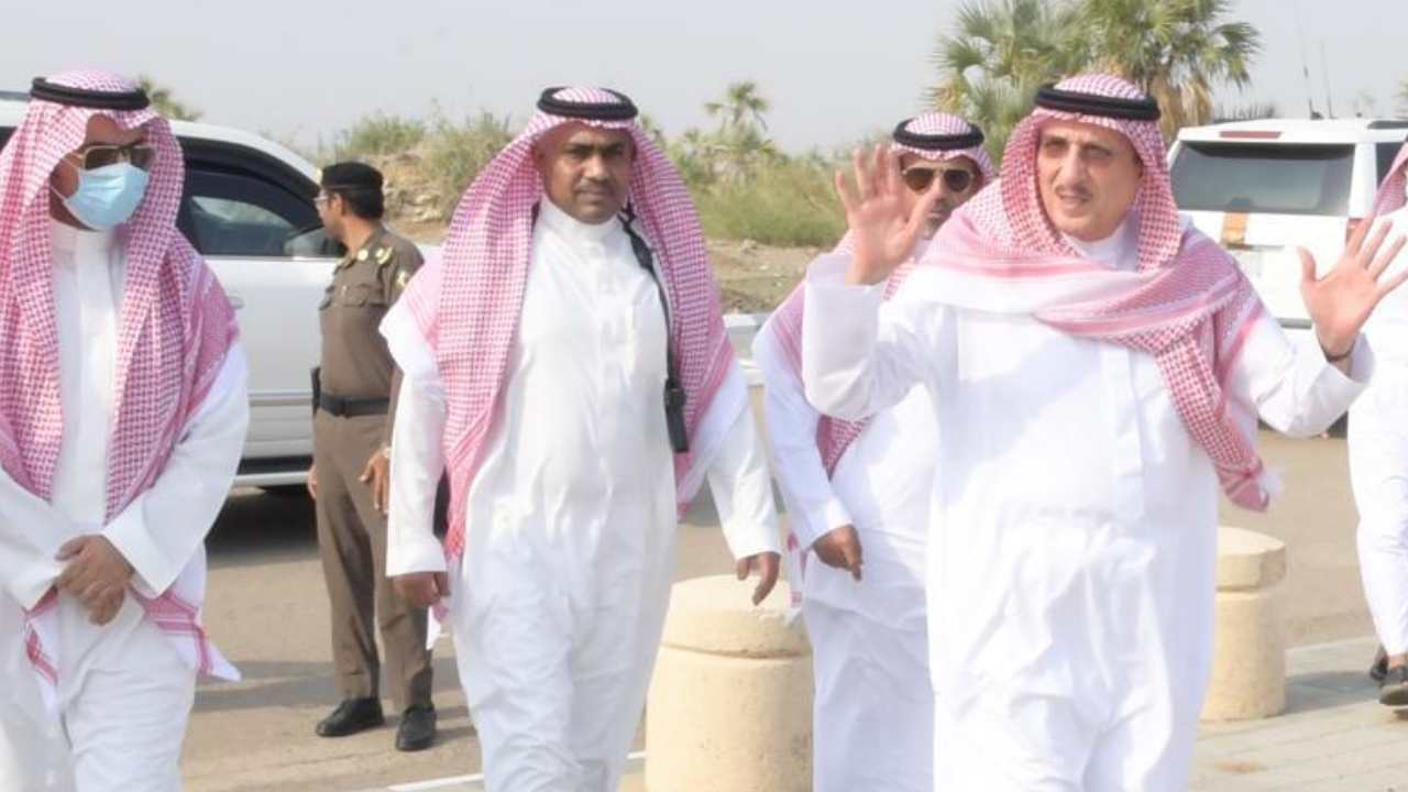بالصور .. أمير منطقة جازان يتفقَّد محافظة العارضة ويقف على المشروعات التنموية بها