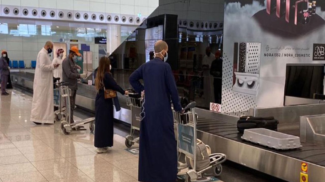 بالصور.. وصول أول رحلة إلى مطار الملك خالد الدولي قادمة من جدة