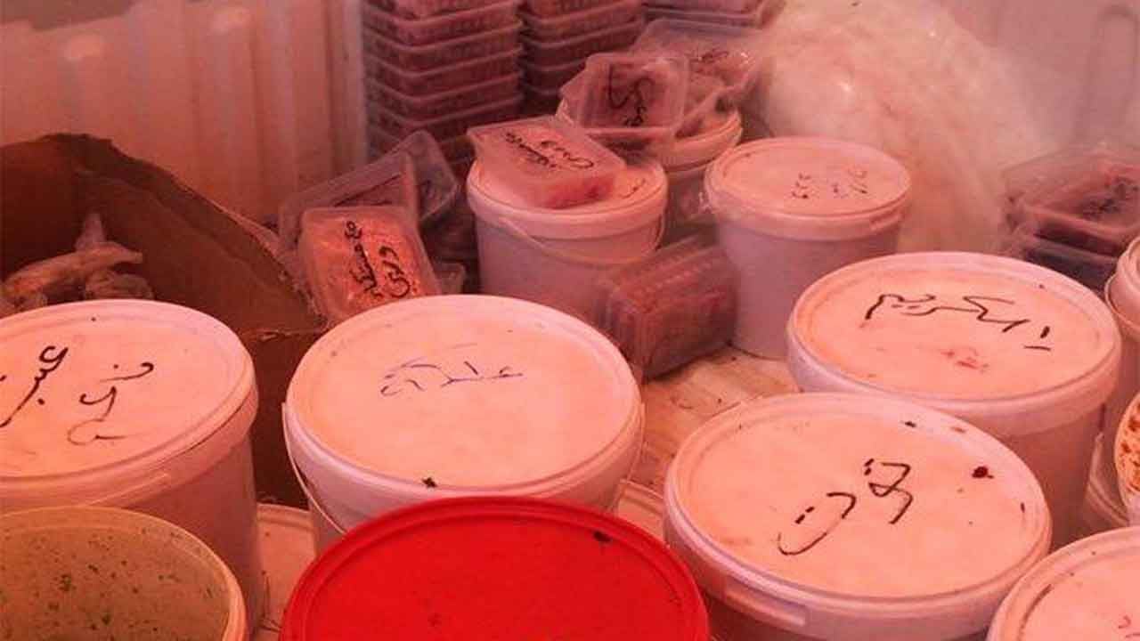 بالصور.. إتلاف نصف طن من منتجات التبغ مجهولة المصدر بمكة