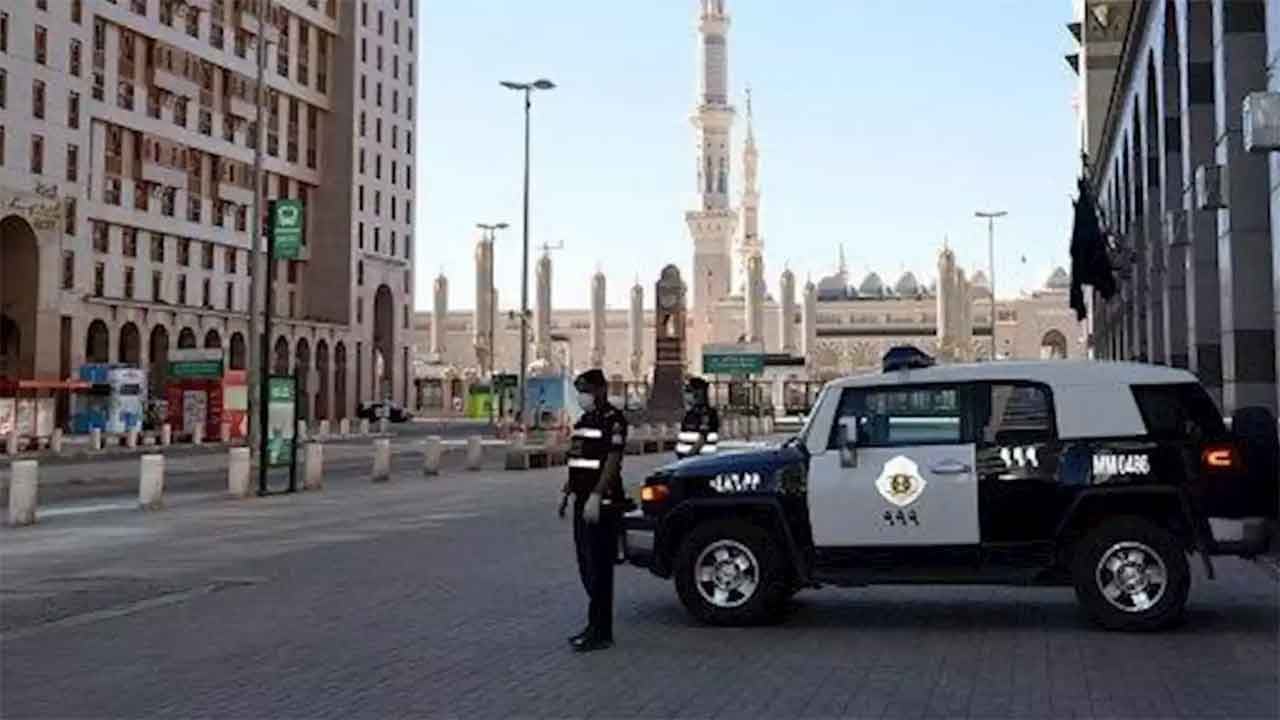 القبض على ثلاثة مقيمين يمنيين ارتكبوا 13 قضية اعتداء على الأموال في مكة