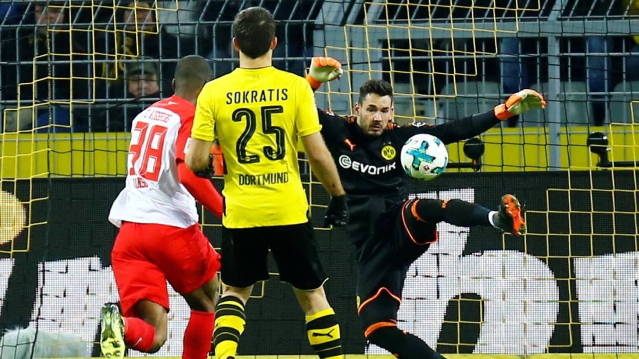 بروسيا دورتموند يُحصّن بوركي من إغراءات الإنجليز