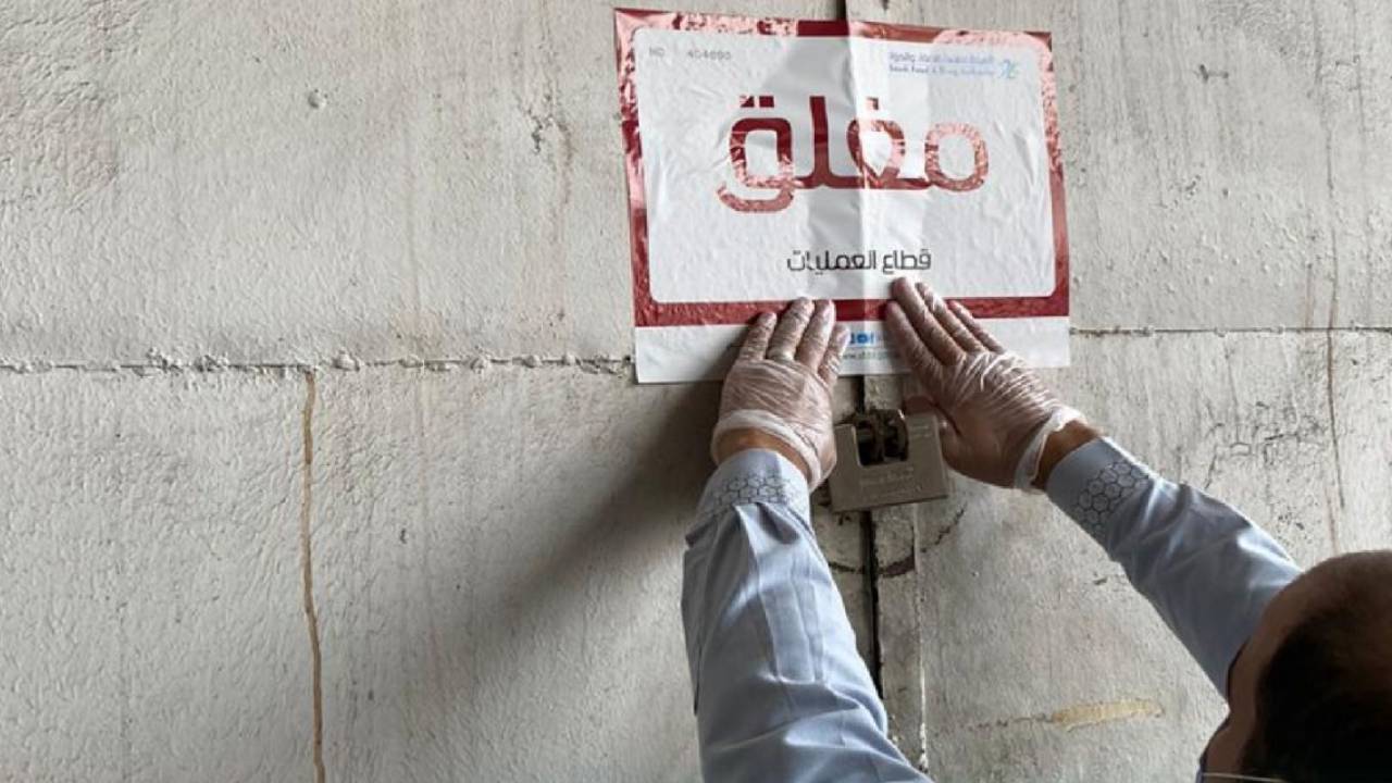 بالصور.. ضبط مستودعين لتخزين الأغذية الفاسدة بالمدينة المنورة