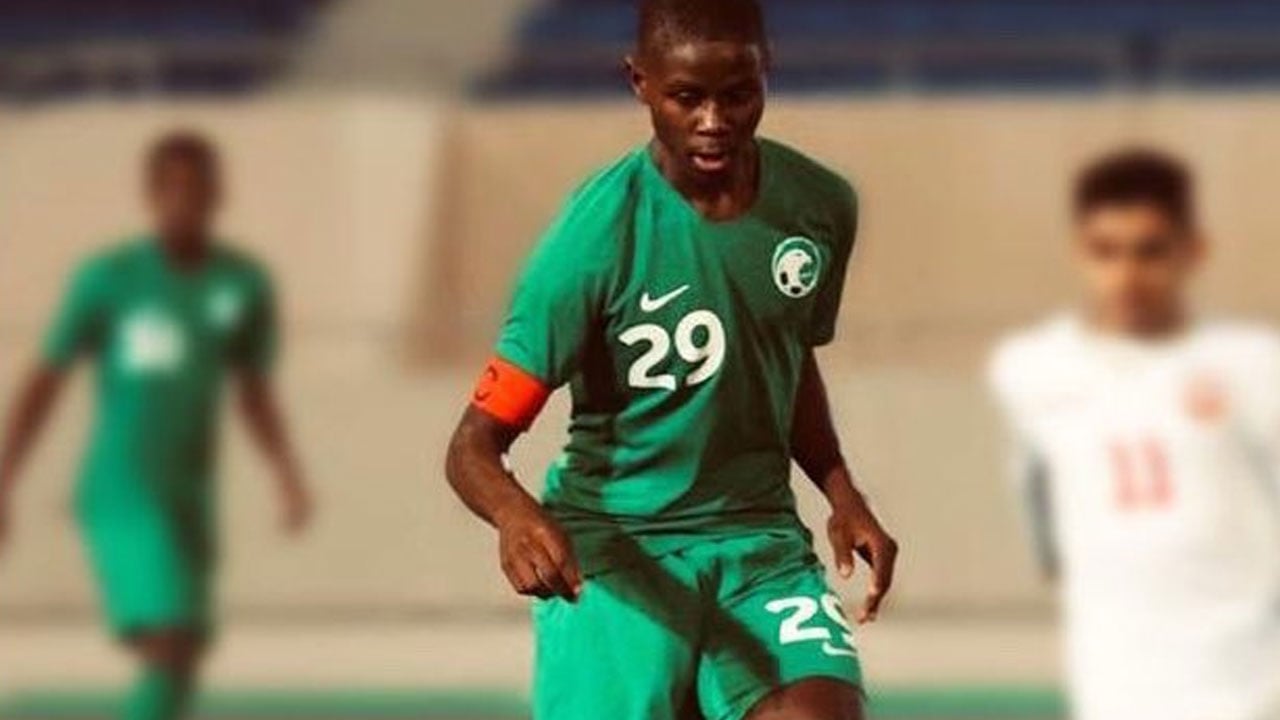 بدءًا من الموسم المقبل.. نجم المنتخب السعودي للشباب لاعبًا بصفوف «الليوث»