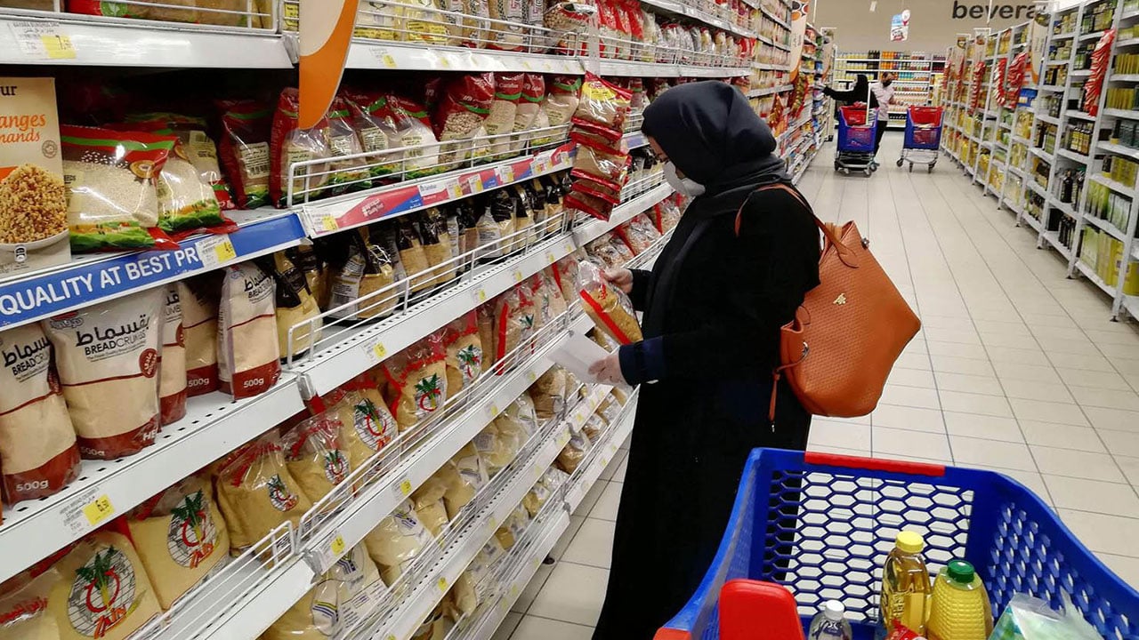 الجهات الأمنية تكثف حملاتها على المنشآت التجارية بمحافظة الوجه