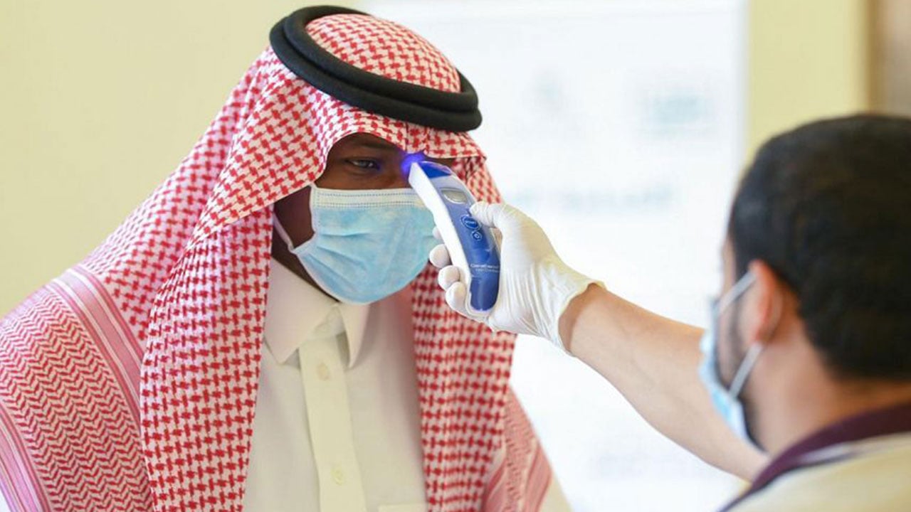 بالصور.. الجهات الحكومية بـ«الحدود الشمالية» تعود بتطبيق الإجراءات الاحترازية