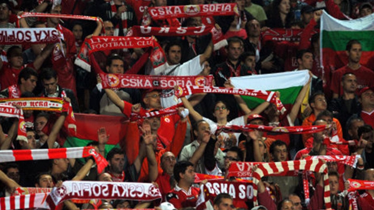 الحكومة البلغارية تهدد بمنع الجماهير من دخول الملاعب